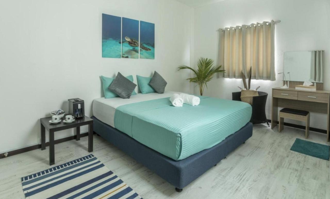 Varunula Surf Camp Thulusdhoo Exterior foto