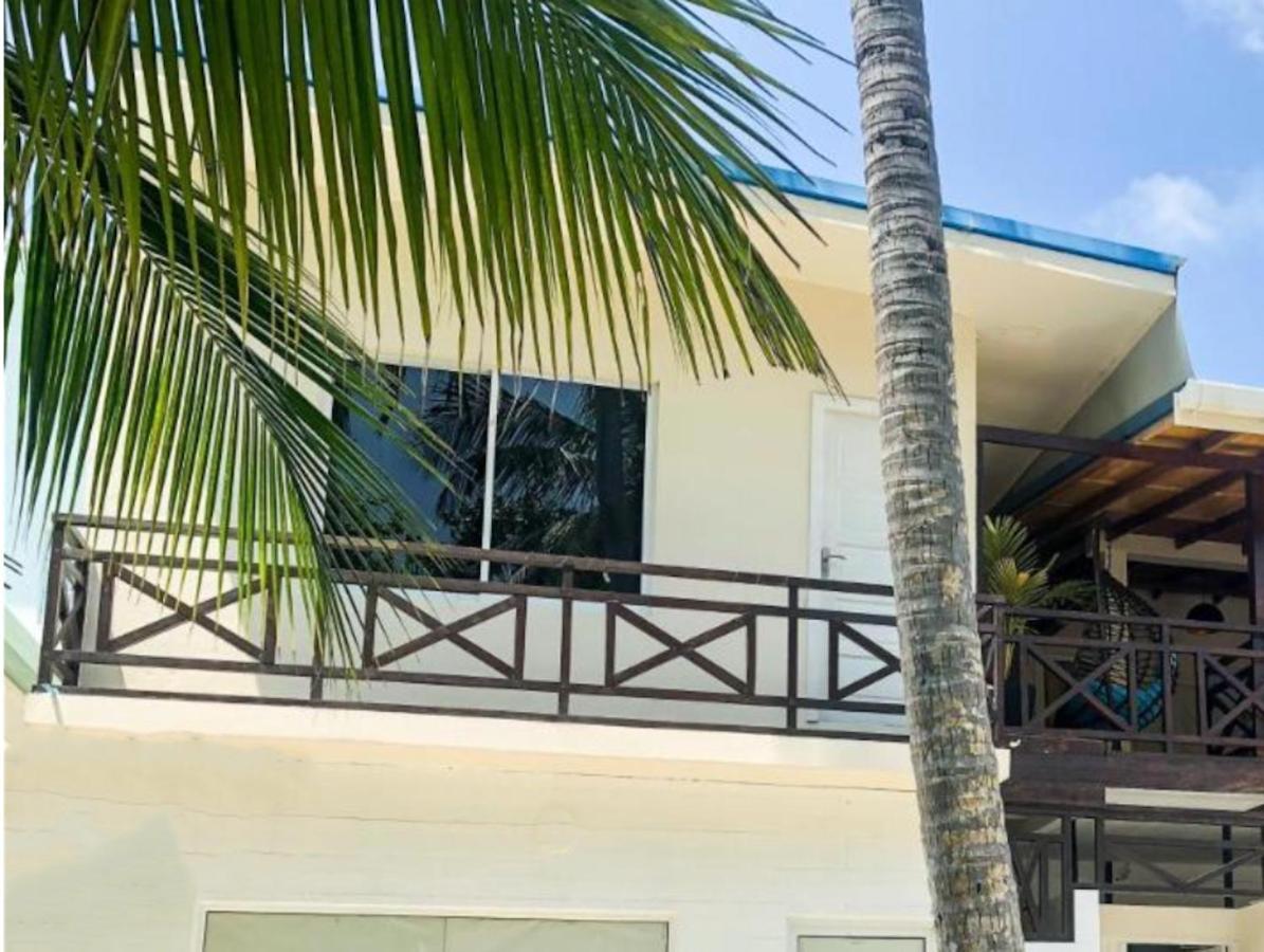 Varunula Surf Camp Thulusdhoo Exterior foto