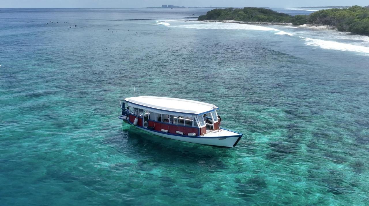 Varunula Surf Camp Thulusdhoo Exterior foto