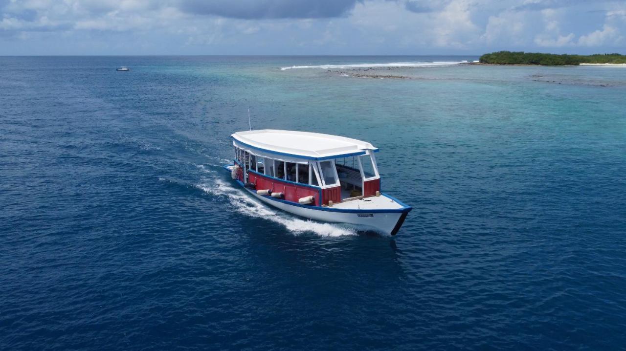 Varunula Surf Camp Thulusdhoo Exterior foto