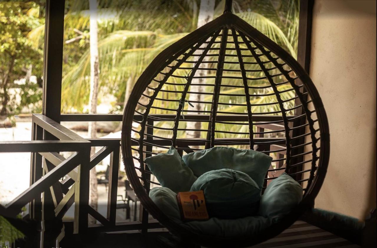Varunula Surf Camp Thulusdhoo Exterior foto