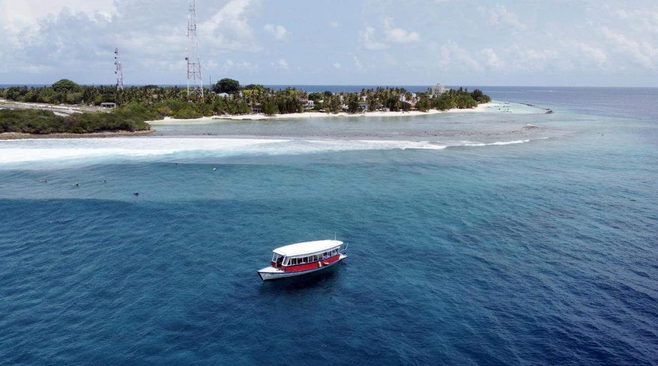Varunula Surf Camp Thulusdhoo Exterior foto