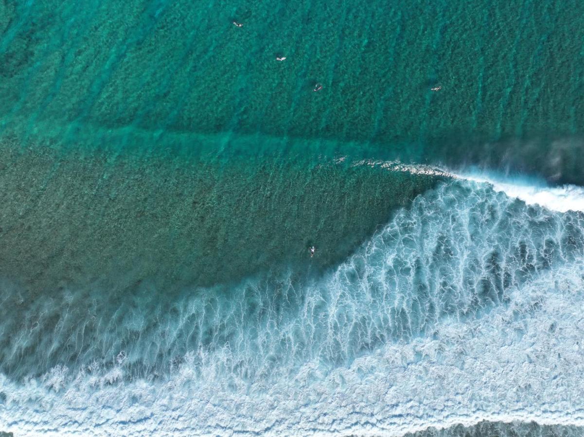 Varunula Surf Camp Thulusdhoo Exterior foto