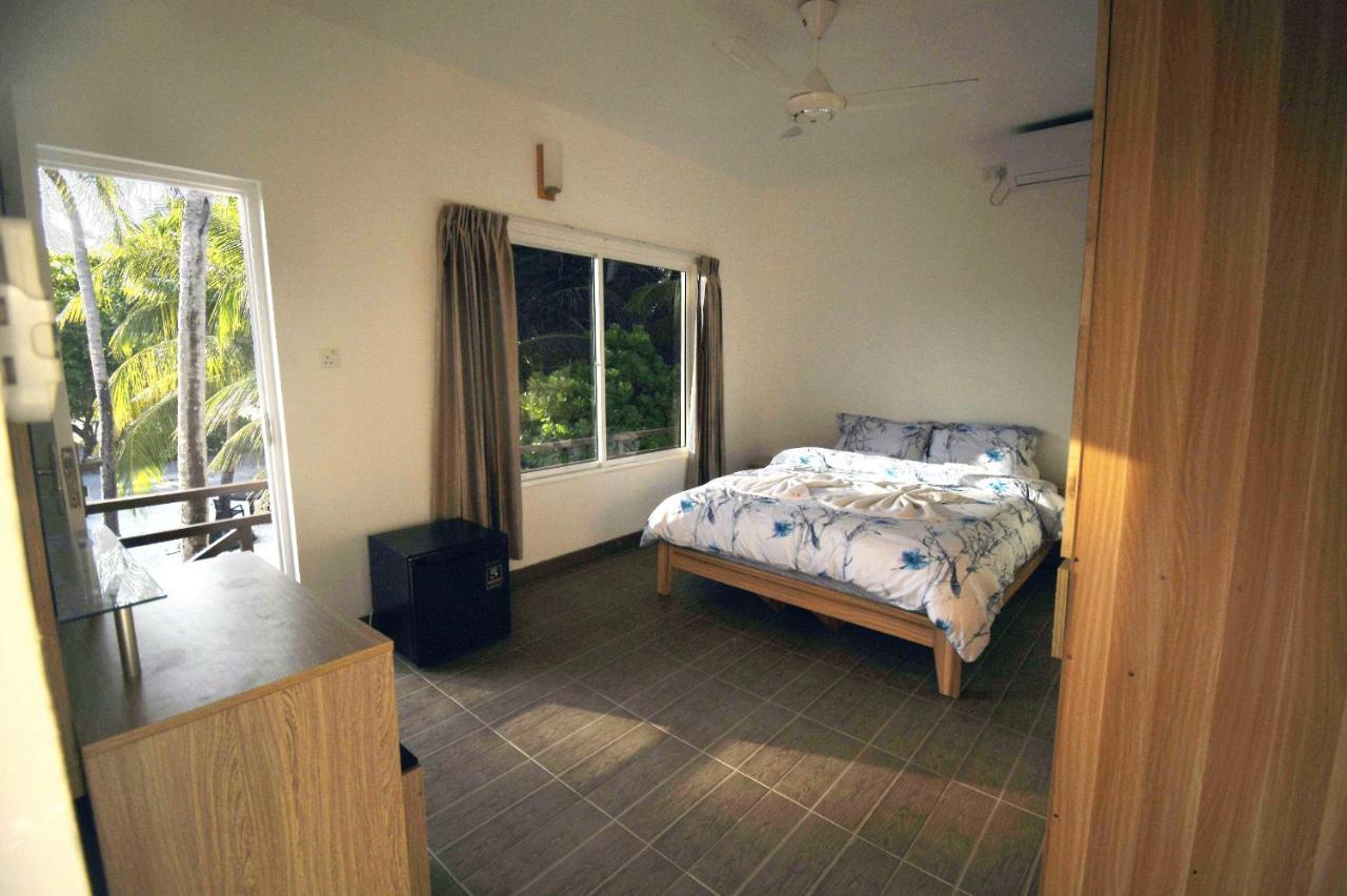 Varunula Surf Camp Thulusdhoo Exterior foto