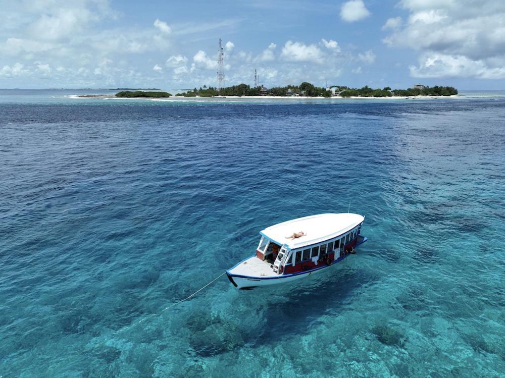 Varunula Surf Camp Thulusdhoo Exterior foto
