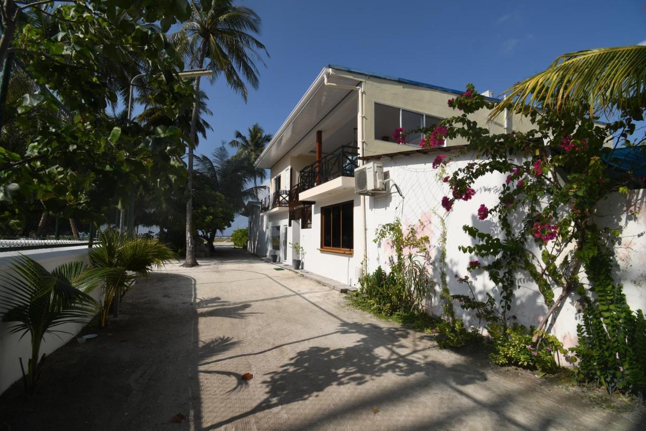 Varunula Surf Camp Thulusdhoo Exterior foto