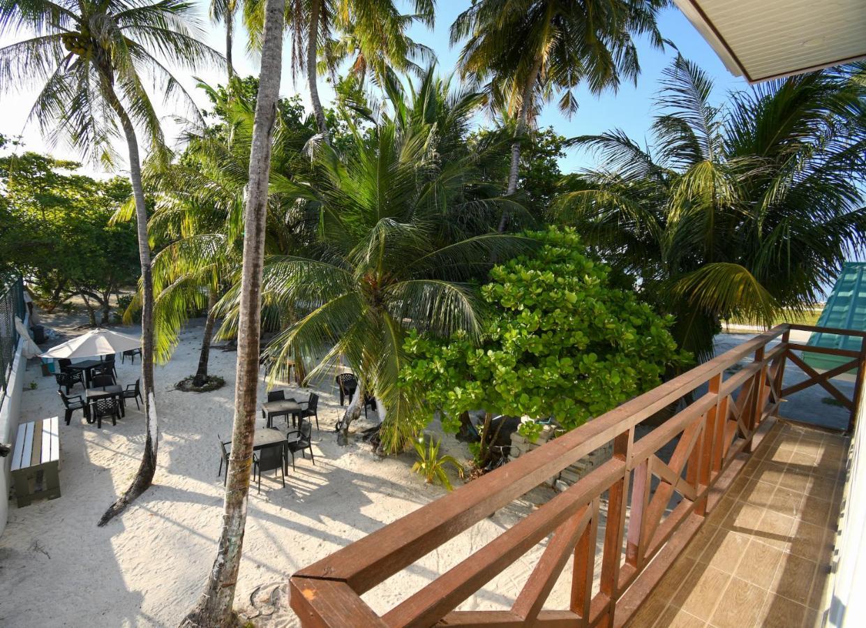 Varunula Surf Camp Thulusdhoo Exterior foto