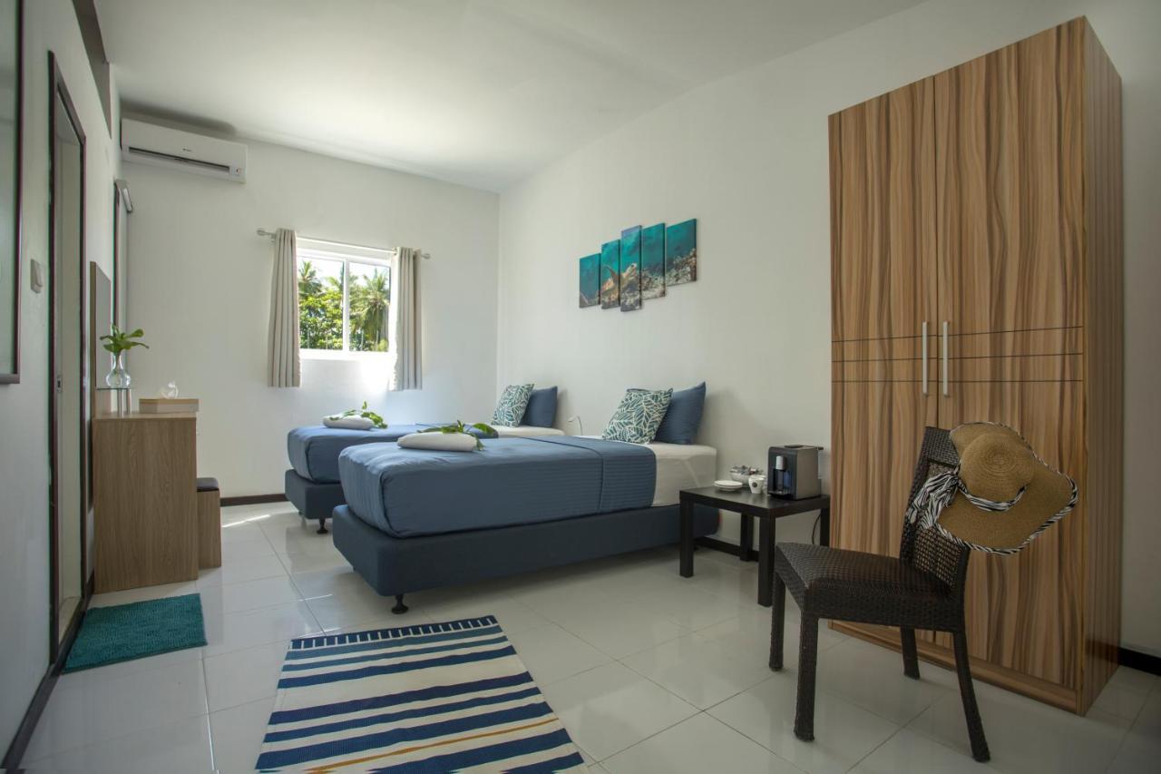 Varunula Surf Camp Thulusdhoo Exterior foto