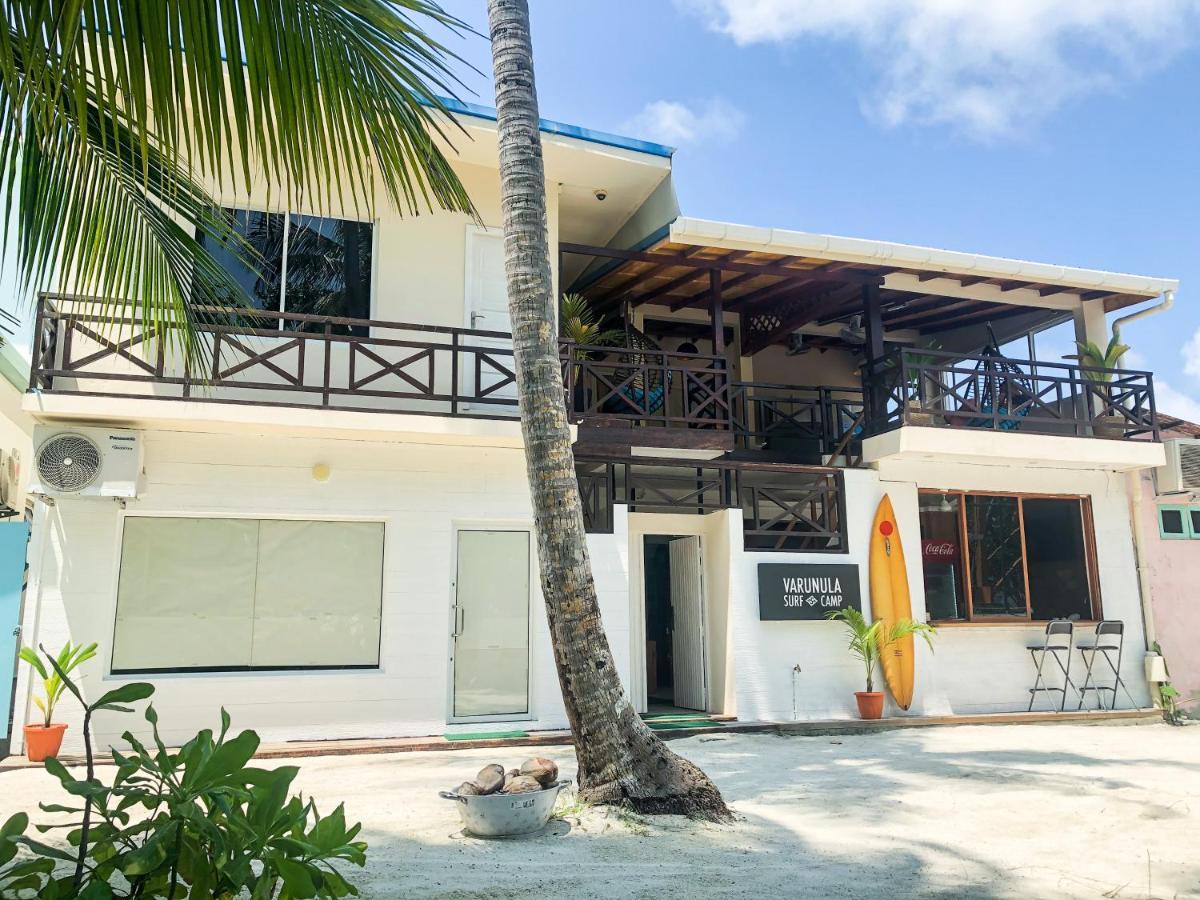 Varunula Surf Camp Thulusdhoo Exterior foto